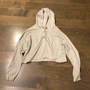trendy women’s cropped hoodie in L